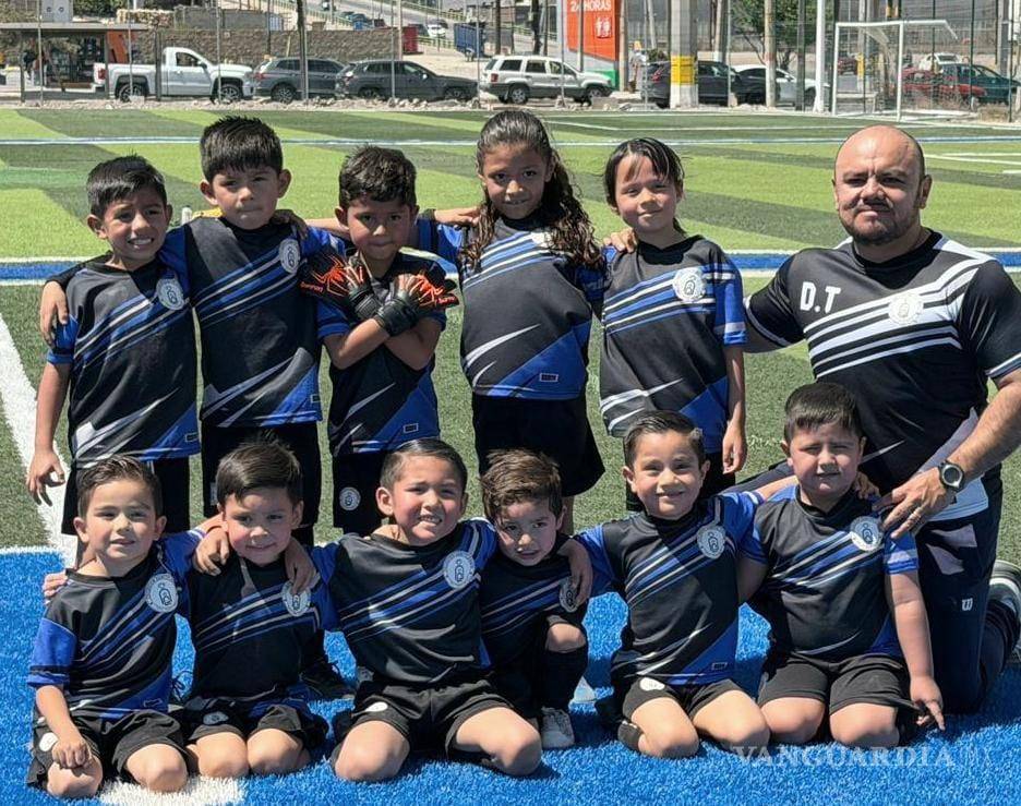 $!Alumnos preparados para juego de futbol.