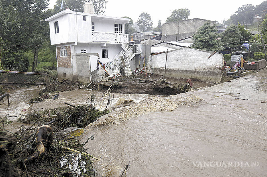 $!'Earl' apenas tocó tierra pero fue más destructivo que otros huracanes