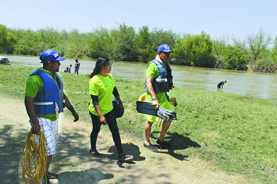 $!Los Buzos del desierto se dedican a encontrar cuerpos de personas que se ahogaron en el río o en los canales de riego