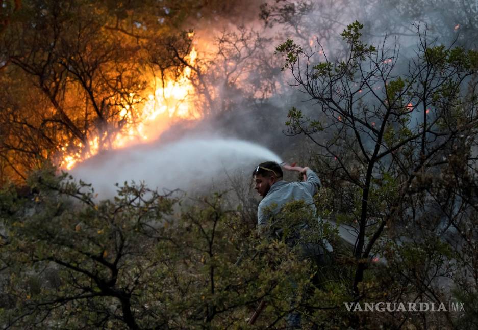 $!Incendio forestal inicia en la cabaña de un regio