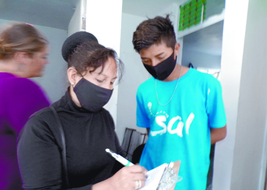 $!‘Nos dijeron que no había ayuda pa’ nosotros y que nos fuéramos’: Acoge grupo Stop a desvalidos