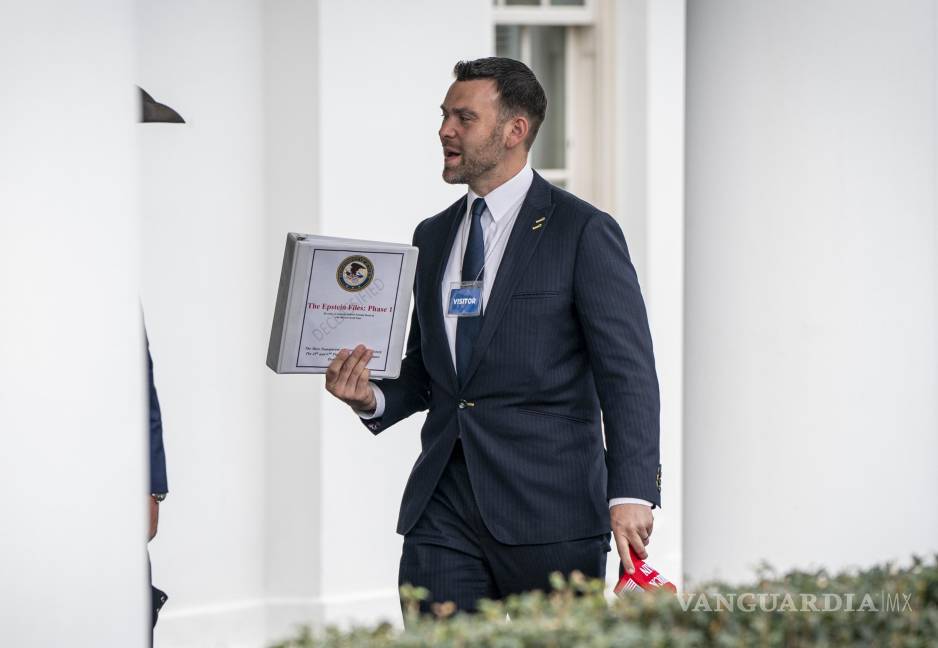 $!Jack Posobiec, uno de los varios activistas a los que la administración Trump proporcionó carpetas con material de la investigación de Jeffery Epstein.