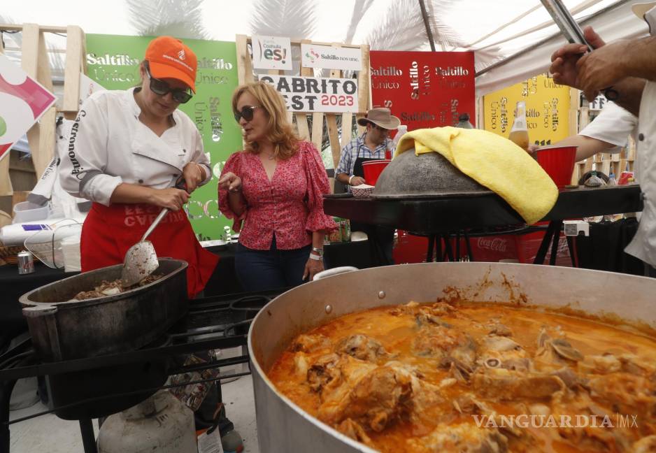 $!El Alcalde encabezó el evento junto a Azucena Ramos Ramos, secretaria de Turismo y Promoción de Pueblos Mágicos de Coahuila.