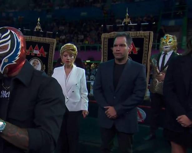 El público reaccionó con aplausos tras el nombramiento de Rey Mysterio dentro de AAA.