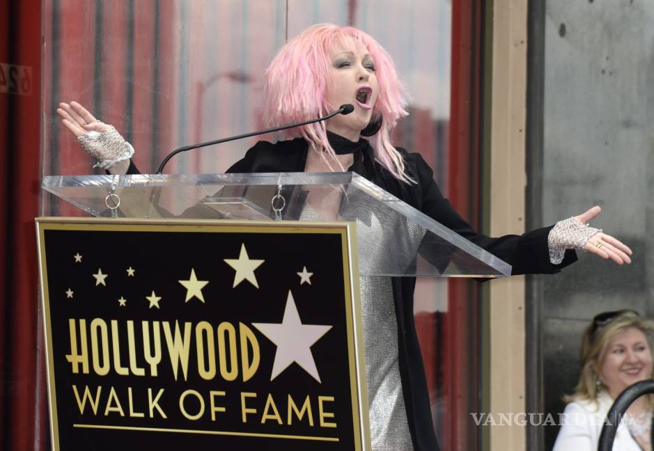 $!Cyndi Lauper desvela su estrella en el Paseo de la Fama de Hollywood