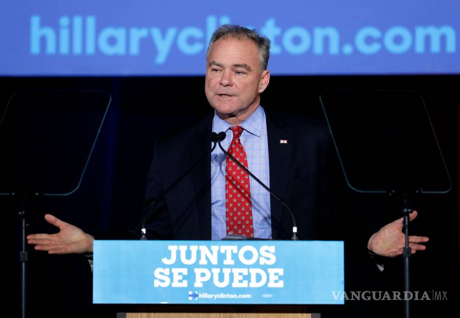 Tim Kaine pide en Arizona el voto en español