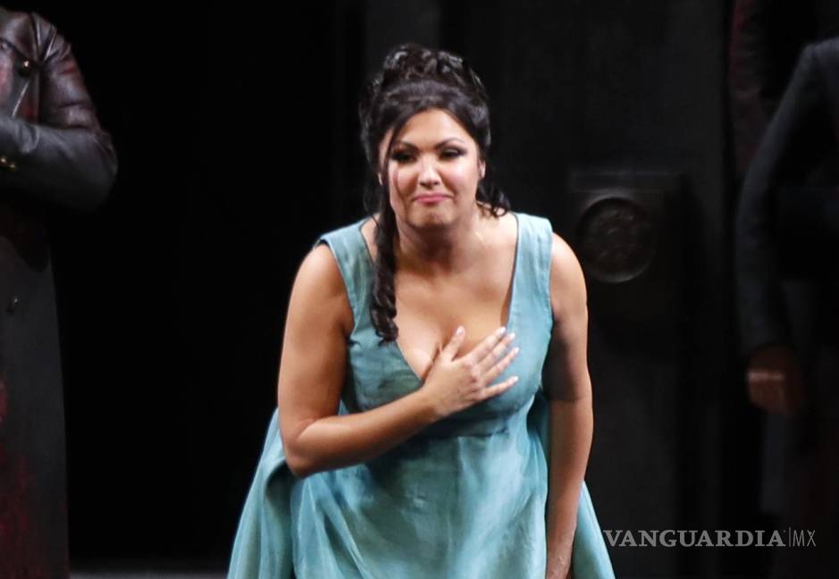 $!Anna Netrebko al final de la gala inaugural de la temporada de La Scala con la ópera Tosca de Puccini, el 7 de diciembre de 2019 en Milán. AP/Luca Bruno