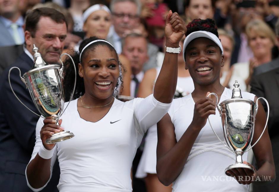 Serena también se corona en dobles al lado de Venus