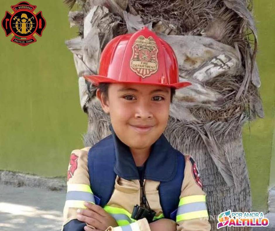 $!Diego, con su traje de bombero durante la Semana Loca en su escuela, donde declaró que para él, los bomberos son los verdaderos superhéroes.