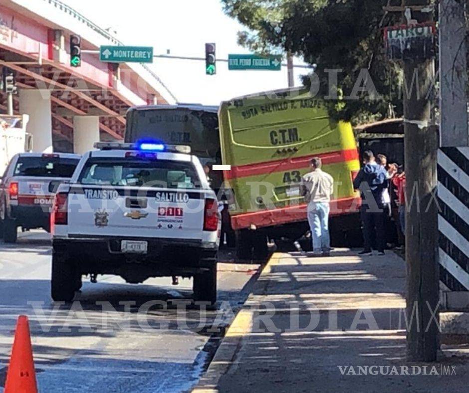 $!Camión sin frenos mata a una persona y deja 40 heridos en Saltillo