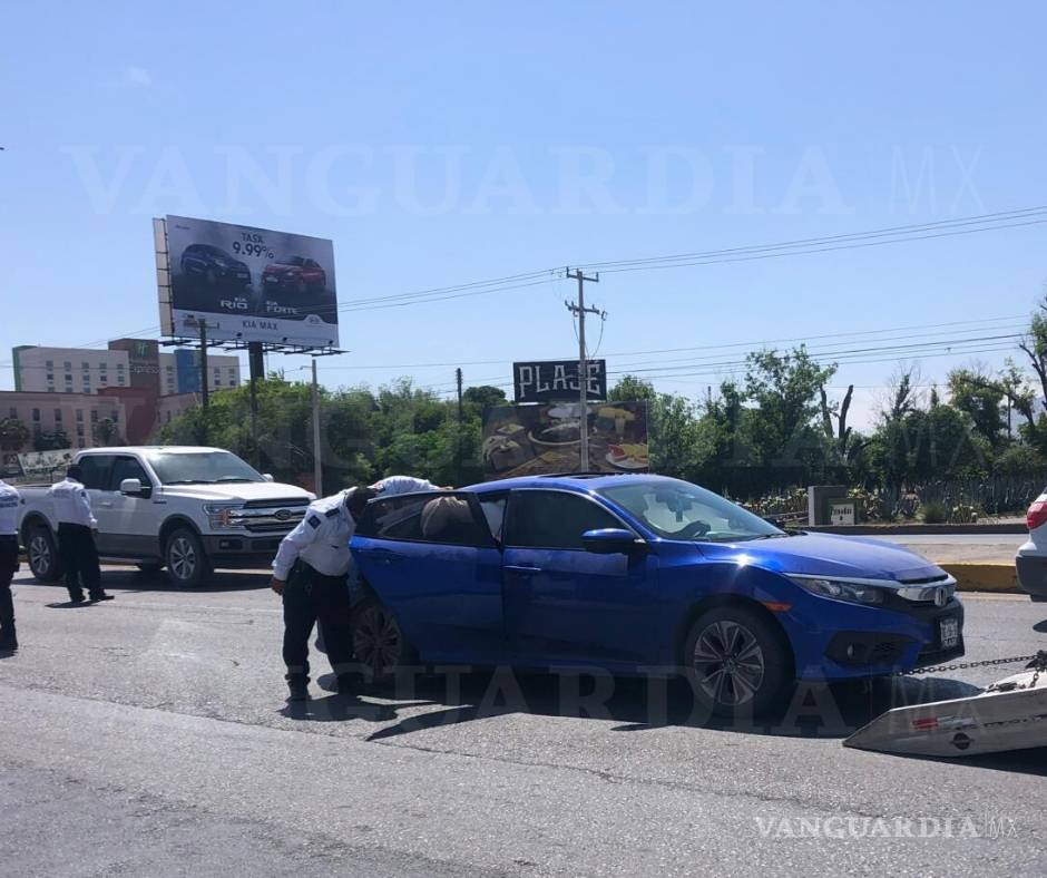 $!No respetan alto y destrozan sus autos en Saltillo