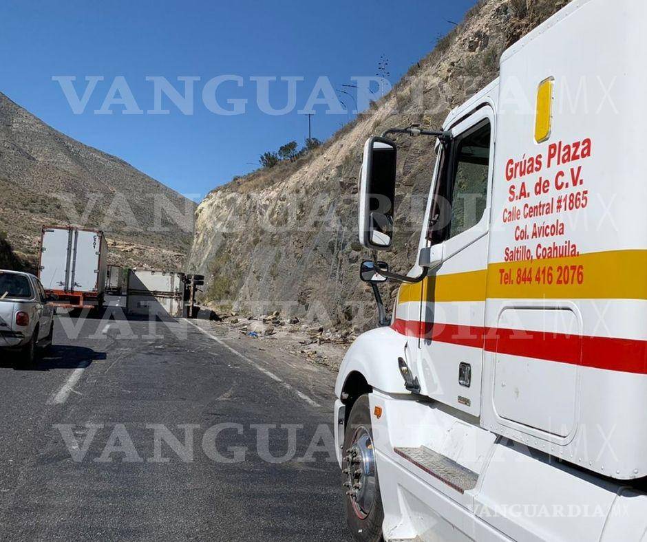 $!Colisión de tráileres deja a un hombre amputado; circulación permanece cerrada en Los Chorros