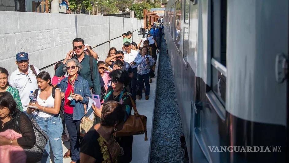 $!El 35 por ciento de los pasajeros del tren descarrilado dijeron haber recibido sus boletos como regalo de Navidad de varias dependencias federales y estatales, de Oaxaca y Veracruz.