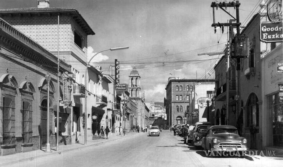 $!Calle Victoria 1934, con doble circulación.