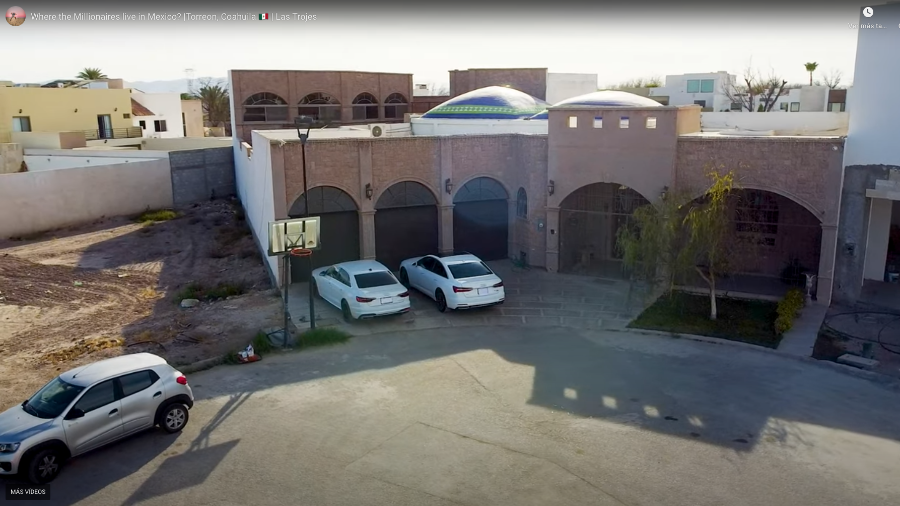 La casa de Jorge Salcido Portillo ocupa una superficie de 1,022 metros cuadrados. Cuenta con cinco recámaras, ocho baños, piscina techada, cuarto de juegos, bar, una cava en el sótano, gimnasio e incluso una capilla