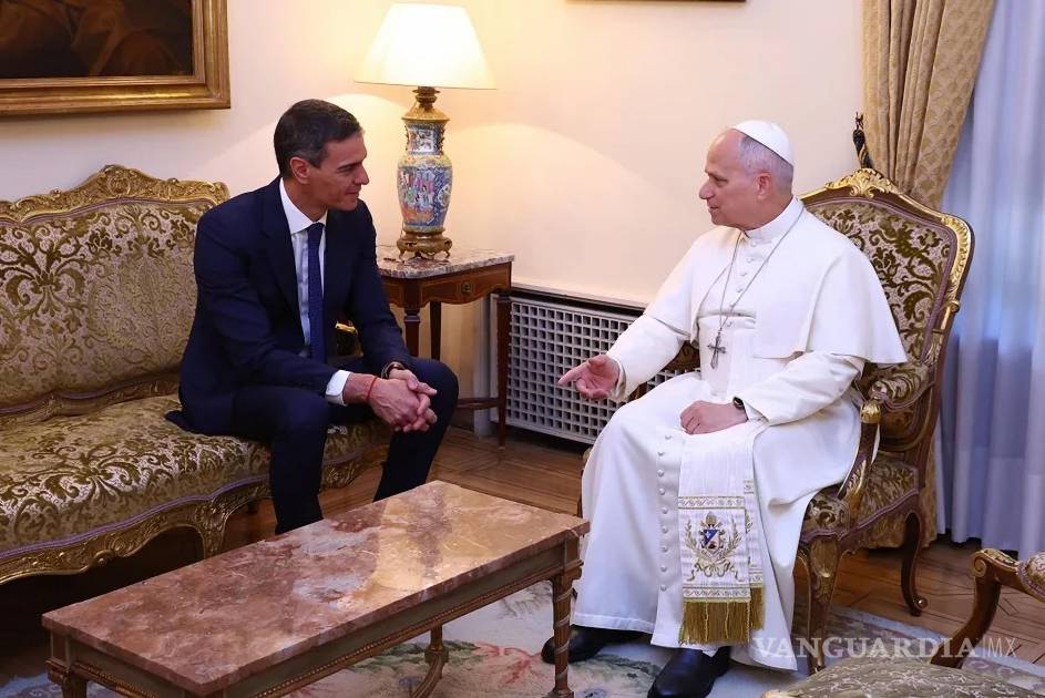 Uno es el papa, el otro es ateo. Ambos se oponen a Trump