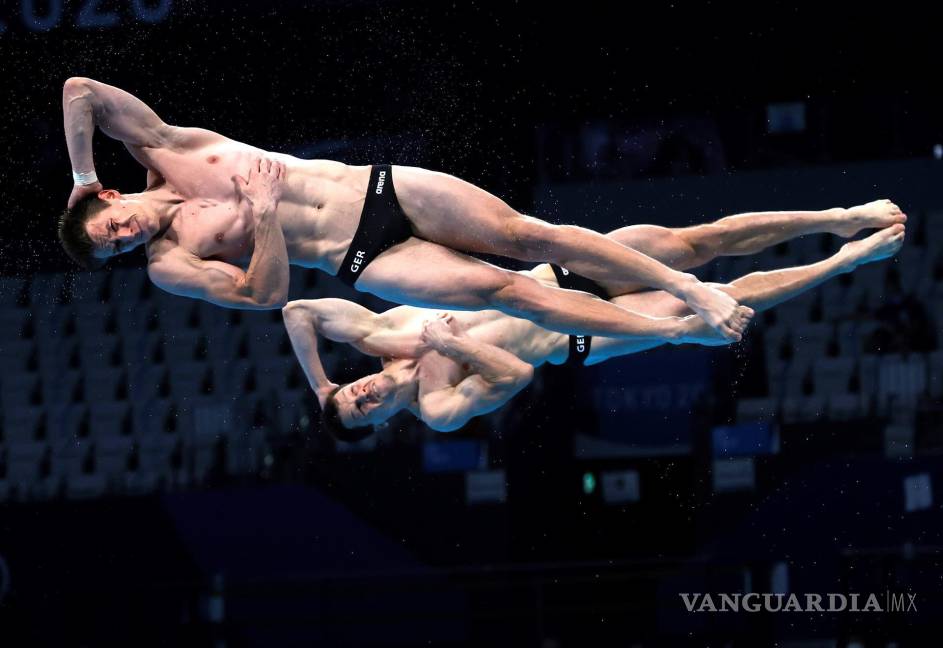 $!Yahel Castillo Huerta y Juan Manuel Hernández de México compiten en la final masculina de trampolín de 3 m sincronizado de los eventos de buceo en los Juegos Olímpicos de Tokio 2020 en el Centro Acuático de Tokio en Tokio, Japón. EFE