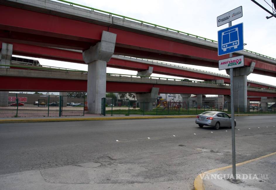 $!El IMMUS supervisa la instalación de señalética en las paradas del transporte gratuito que arrancará el 1 de octubre.