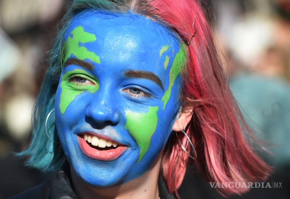 $!Miles jóvenes británicos toman las calles en protesta por el cambio climático