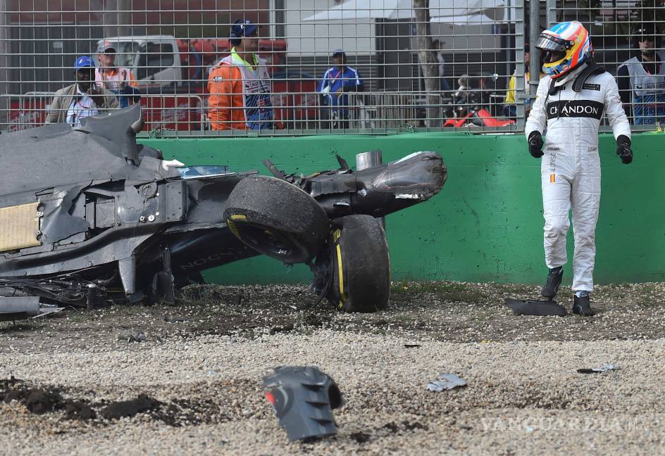 Alonso sufre un espectacular choque en el GP de Australia (VIDEO)