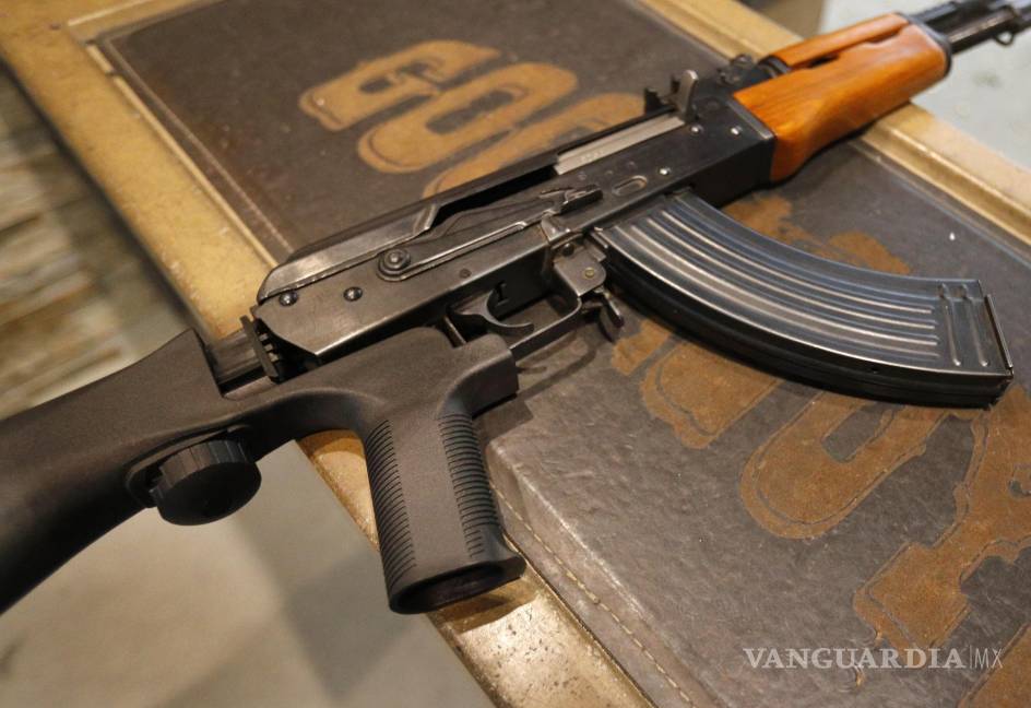 $!Alianza da frutos; Rusia construirá fábrica de fusiles AK-47 en Venezuela