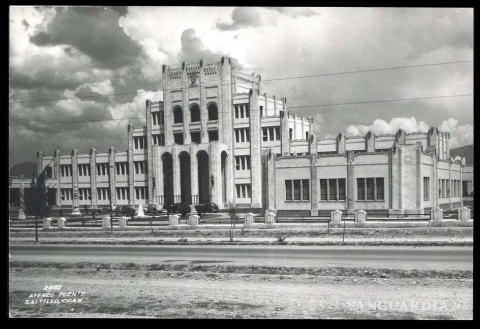 $!El Ateneo Fuente, joya arquitectónica de los años 30, ha sido cuna de generaciones de estudiantes en la capital coahuilense.