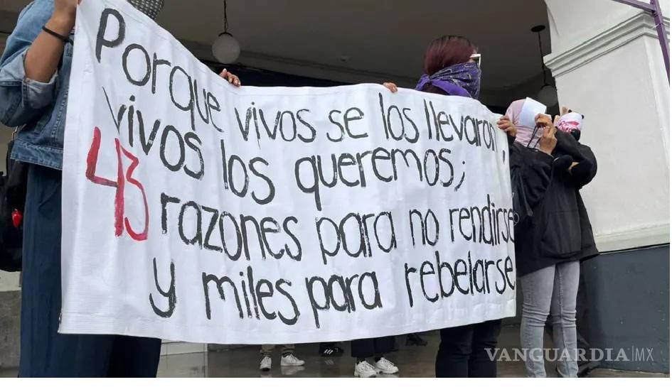 Marchan en Toluca por los 11 años de la desaparición de los 43 normalistas