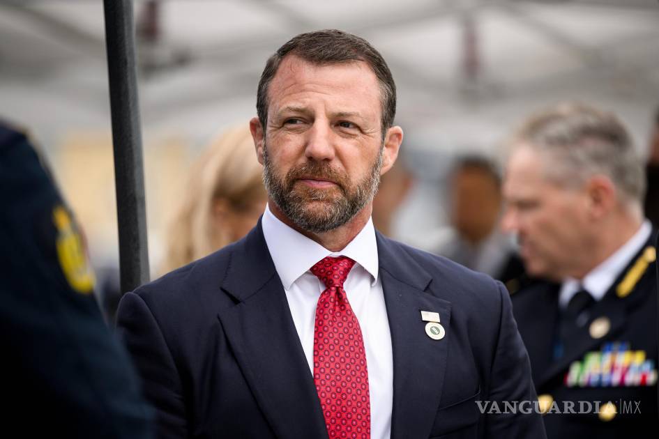 Avión en el que viajaba Markwayne Mullin, secretario del Seguridad Nacional de EU, aterriza de emergencia por una avería
