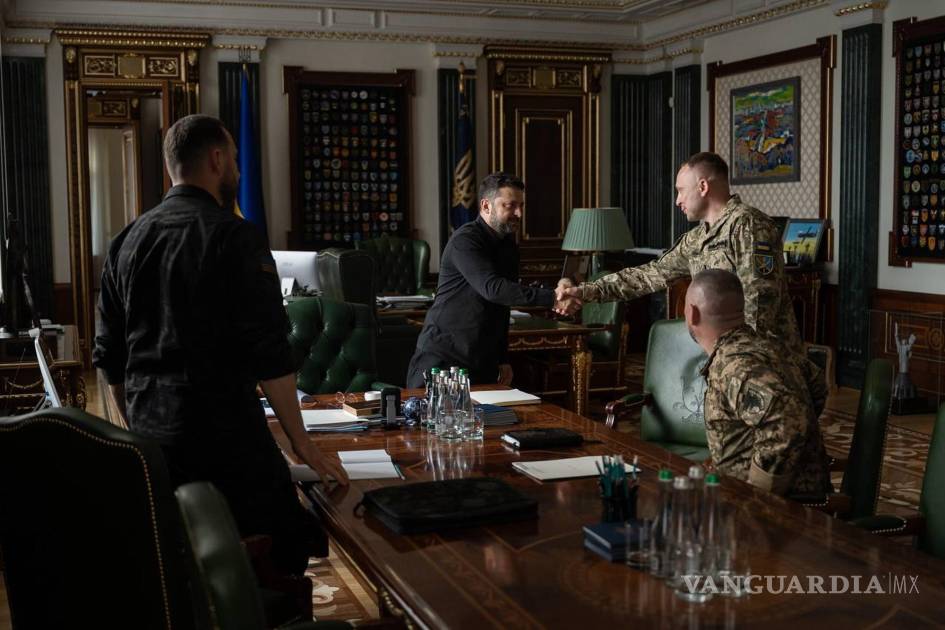 Renuevan en Ucrania a su cúpula militar para la lucha contra Rusia