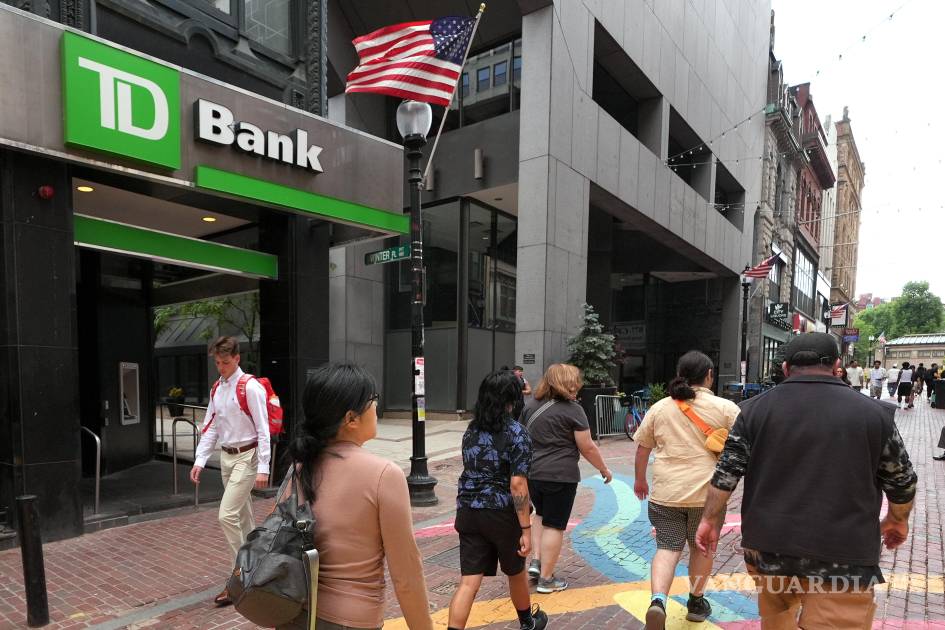 Endurece Trump el cerco bancario a inmigrantes sin estatus legal