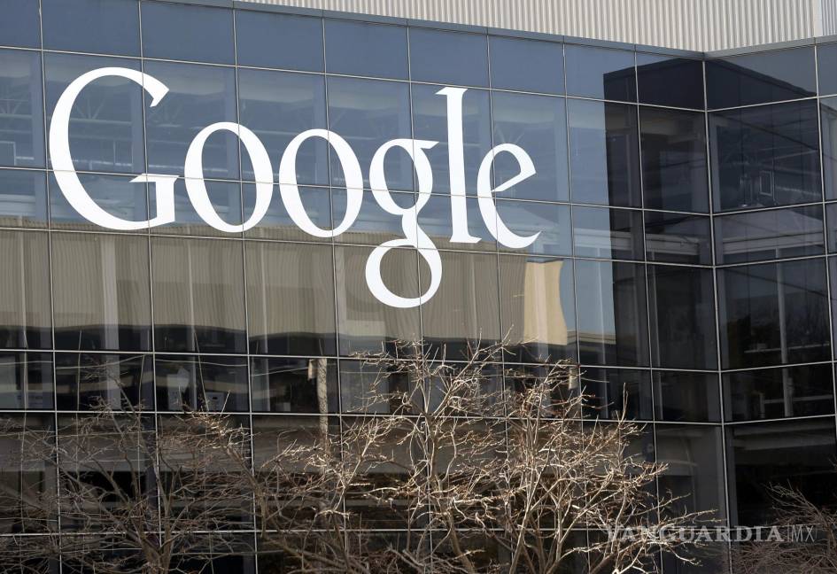 $!El logo de Google se exhibe en la sede de la compañía, en Mountain View, California.