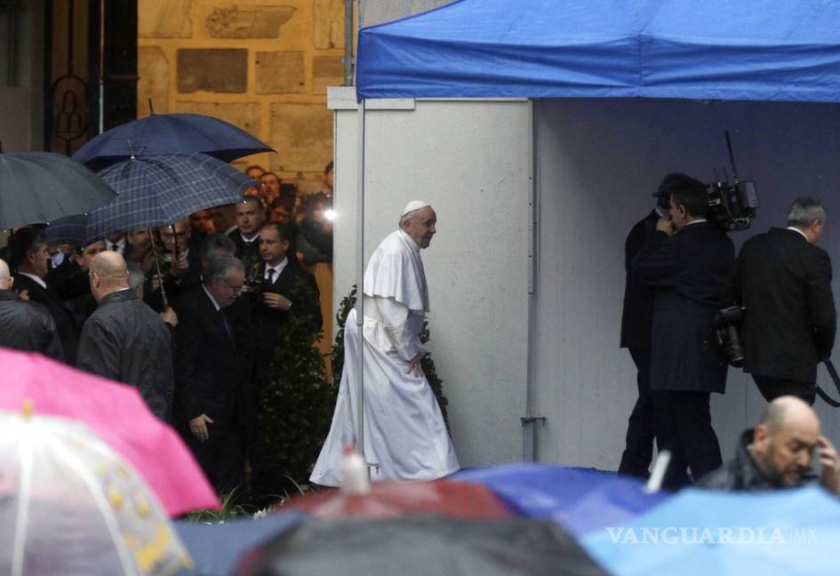 $!El papa Francisco visita una organización caritativa en Roma