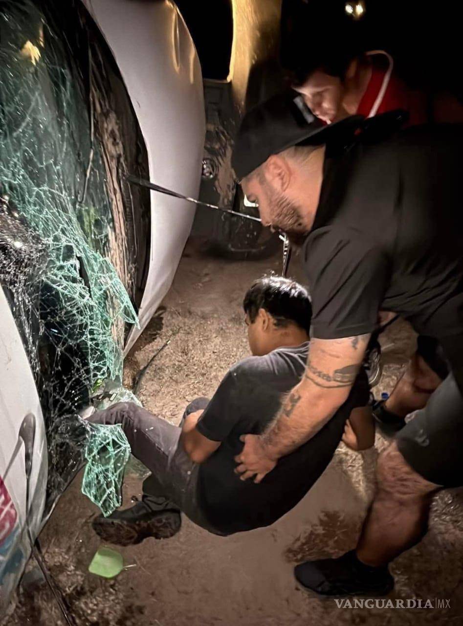 $!Elementos de auxilio trabajan en el lugar del siniestro