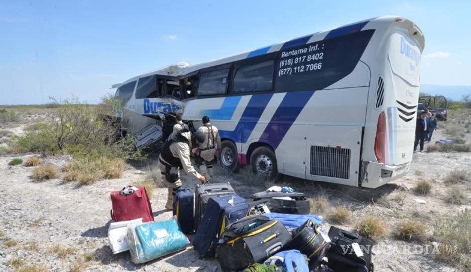 $!Tren embiste autobús y deja una fallecida y 18 heridos en Cuatro Ciénegas
