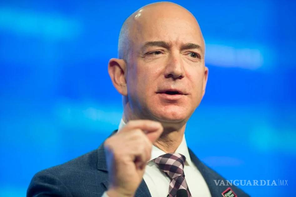 Considera Bezos ‘muy factible’ llevar centros de datos al espacio y admite que aún tardará en que sea posible