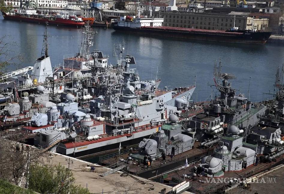 $!Navíos militares rusos en la bahía de Sebastopol, en la península de Crimea. La anexión ilegal de Crimea por parte de Moscú fue reconocida por Corea del Norte.