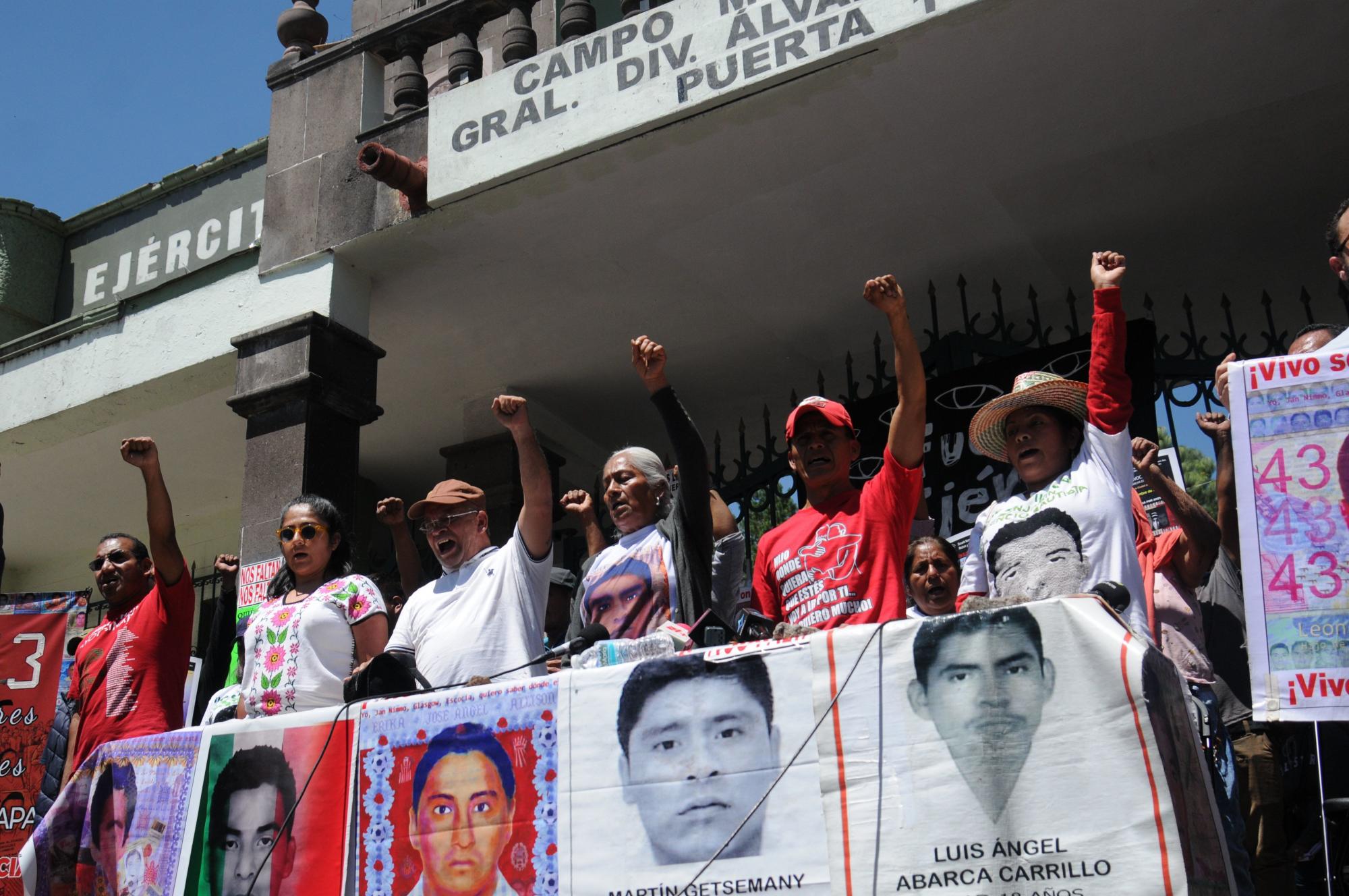 Las dos verdades históricas de Ayotzinapa . Noticias en tiempo real
