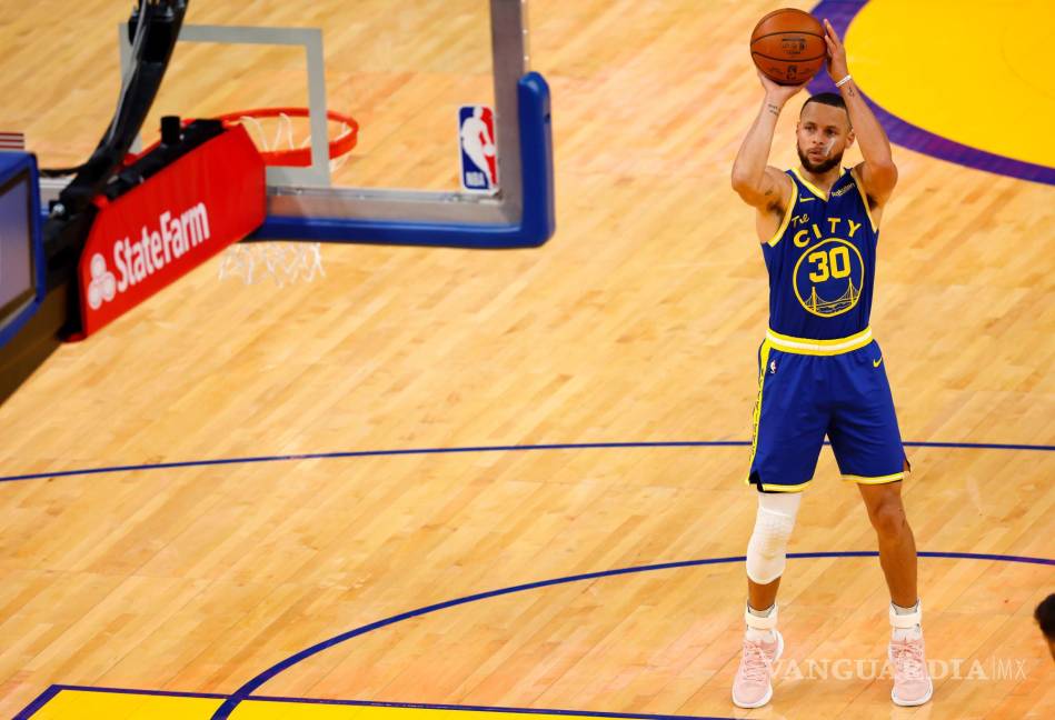 $!Stephen Curry (Golden State Warriors) pasa por ser el mejor base de la NBA, según una encuesta de NBA.com. EFE/EPA/John G. Mabanglo
