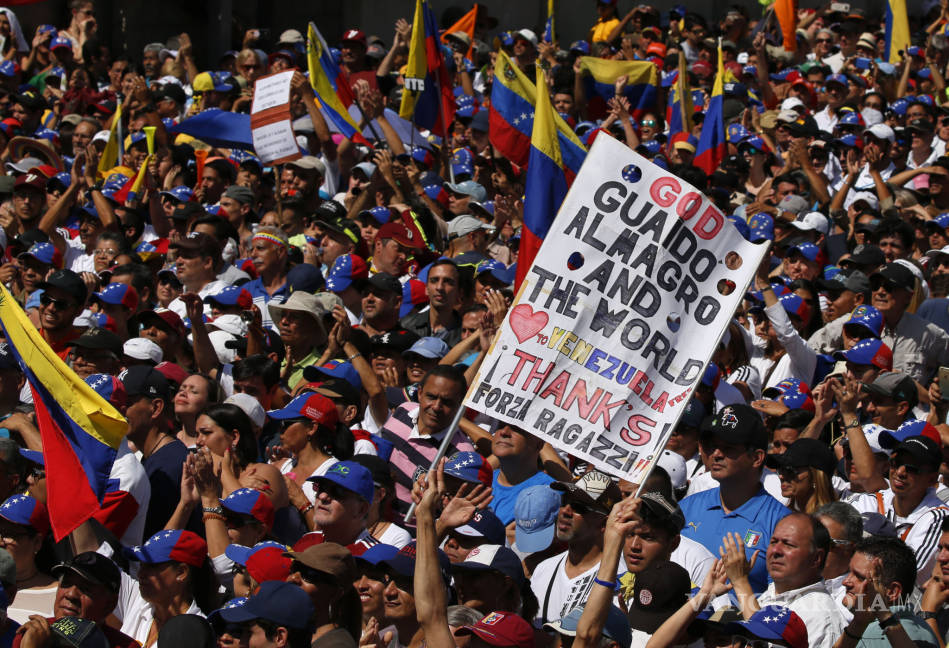 $!Los venezolanos salen a las calles de todo el país para exigir la renuncia de Nicolás Maduro