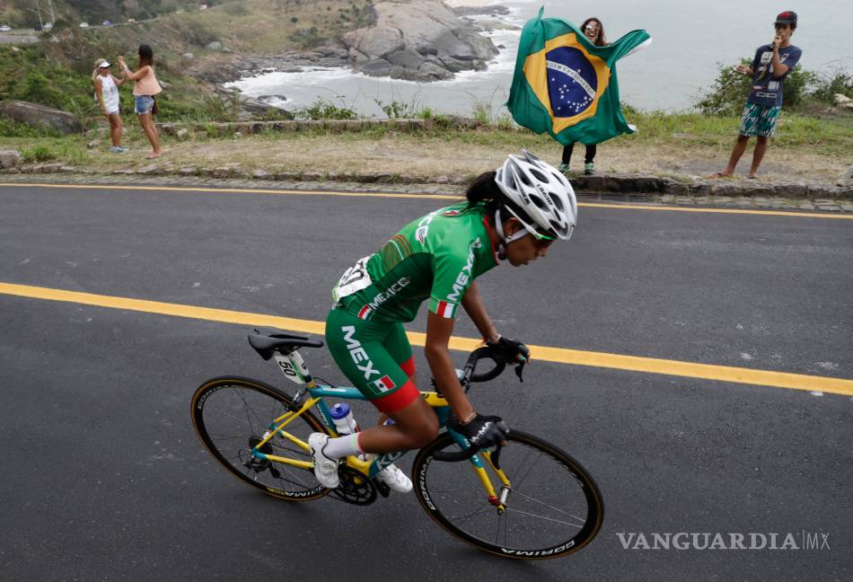 $!México se estrenó en el podio... como el uniforme más feo