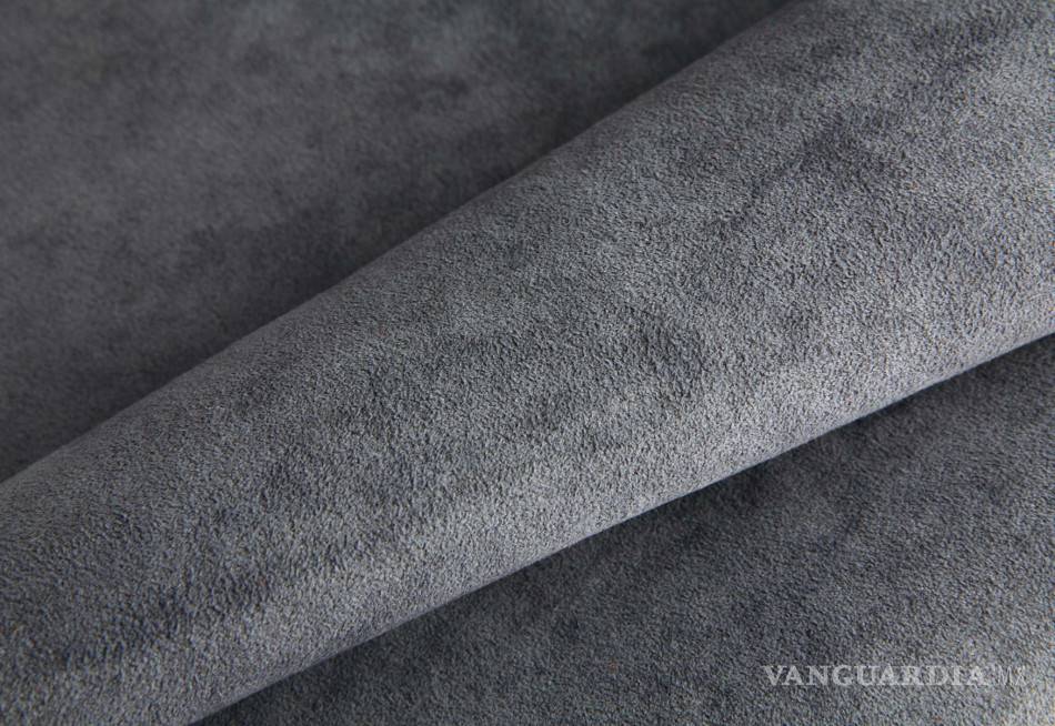 $!¿Qué es el Alcántara y porqué todos lo quieren en sus autos?