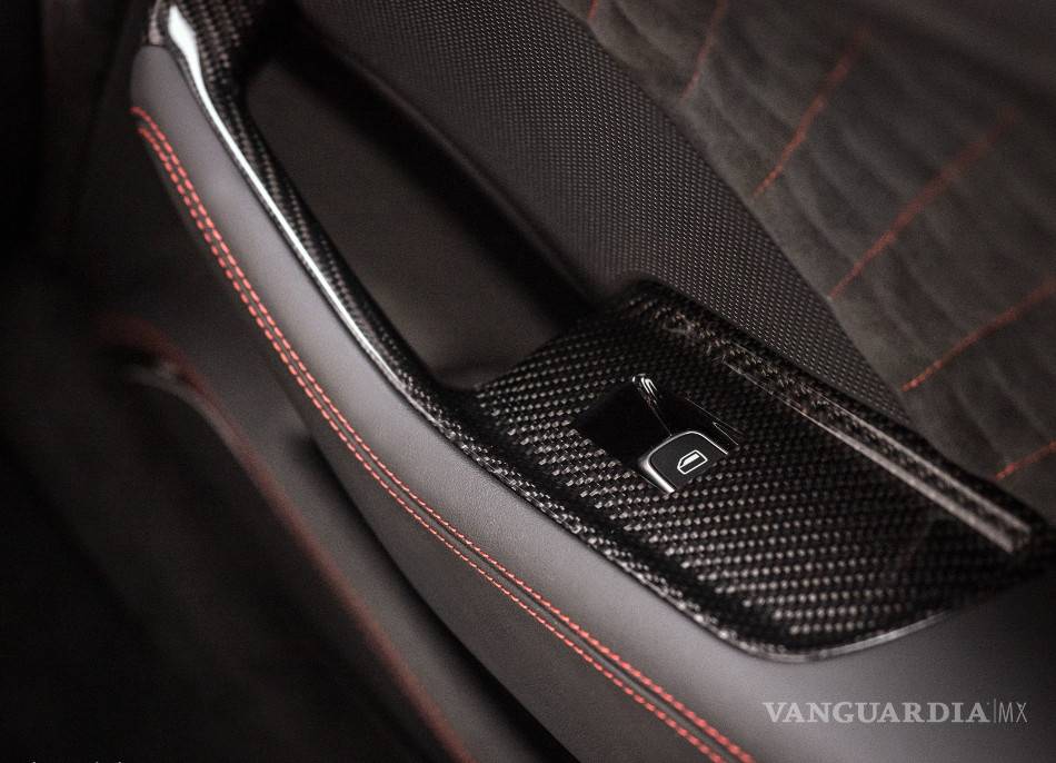 $!¿Qué es el Alcántara y porqué todos lo quieren en sus autos?