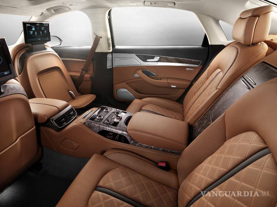 $!¿Qué es el Alcántara y porqué todos lo quieren en sus autos?