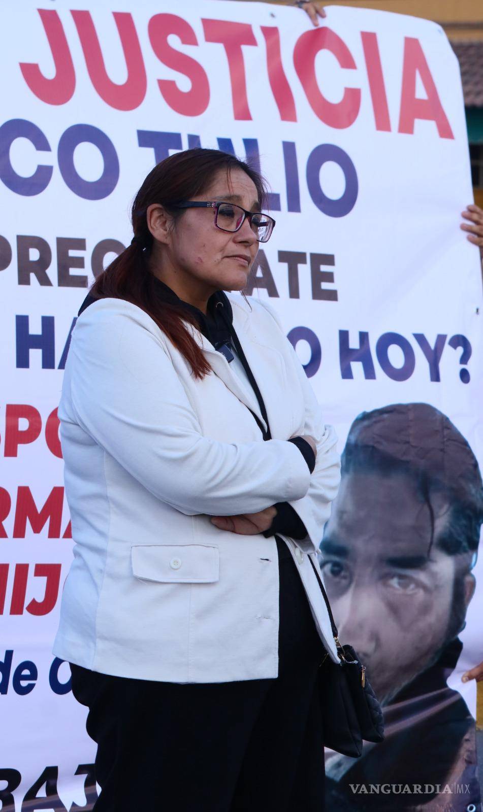$!Eréndira Maltos, esposa de Marco Tulio, expresó su descontento por la falta de avances en la investigación por parte de la Fiscalía General del Estado de Coahuila.