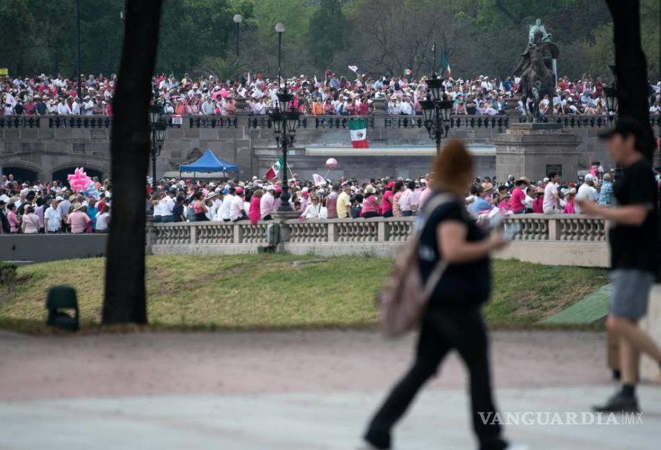 Así toman las calles y plazas miles de mexicanos para defender al INE (Fotos)