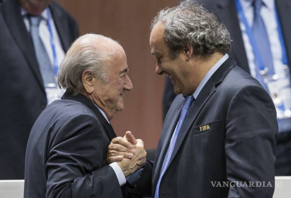 FIFA reduce la sanción a Blatter y Platini