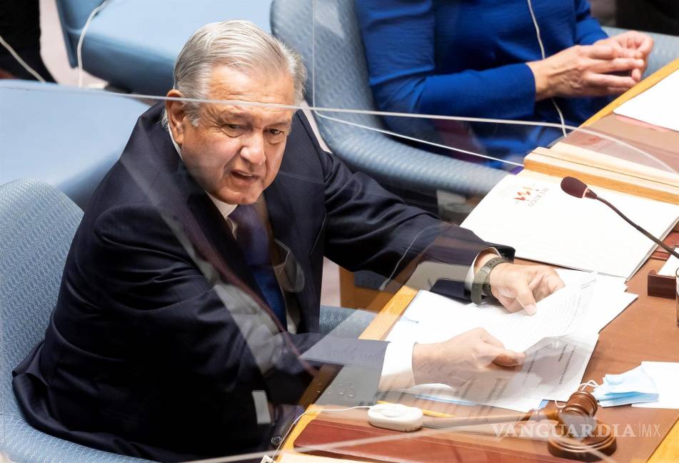 $!El presidente de México, Andrés Manuel López Obrador (c), se dirige a una reunión del Consejo de Seguridad de las Naciones Unidas, en la sede de las Naciones Unidas en Nueva York, EU. EFE/EPA/Justin Lane