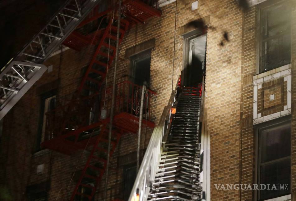 $!Incendio en el Bronx deja al menos 12 muertos; &quot;el peor&quot; en décadas, dice el alcalde de NY