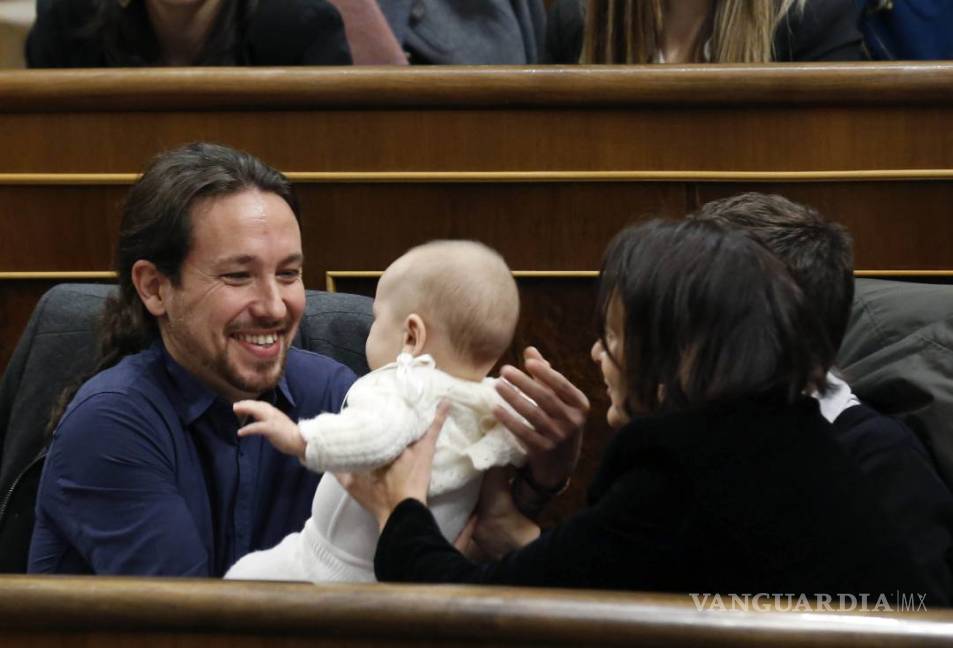 $!Acapara bebé el protagonismo en el Congreso de los Diputados español