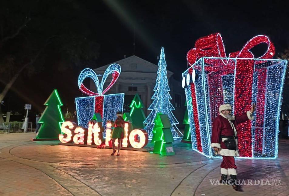 $!Estos son los pinos navideños más atractivos de Saltillo, conoce sus ubicaciones